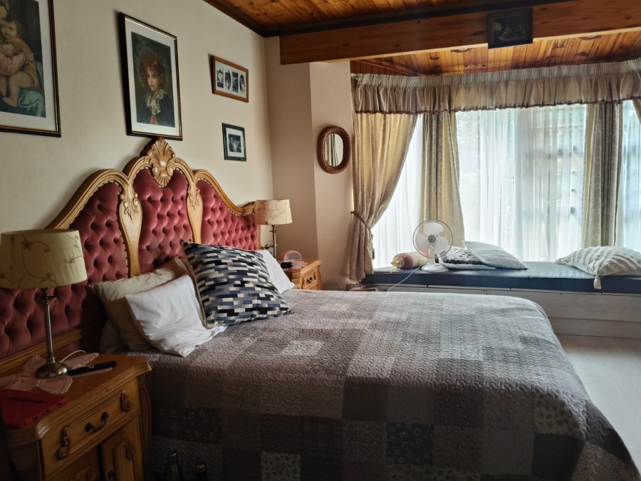 6 Bedroom Property for Sale in Paradise Beach Eastern Cape